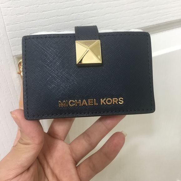 Michael Kors Handbags - Firm❗️Michael Kors card holder navy blue